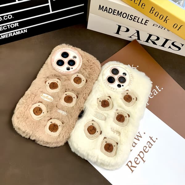 iPhone 16 Pro Max Bär Plush Silikon Skal Beige