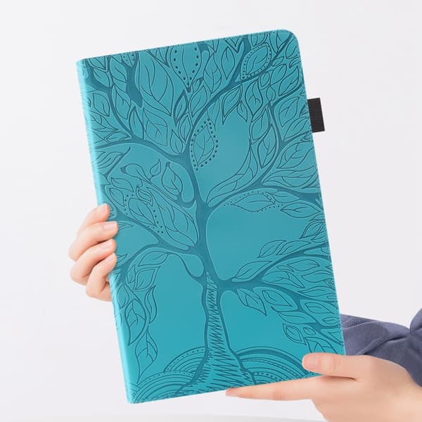 iPad Pro 11 2024 Skal - Tree Life Series Prägad Smart Läderfodral Blå sjön