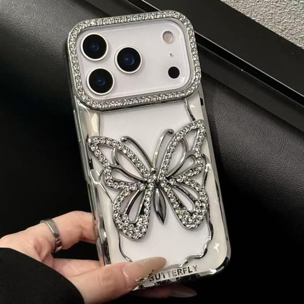 iPhone 18 Pro Max / iPhone 17 Pro Max Skal med Hålformad Fjäril och Elektroplätering Silver