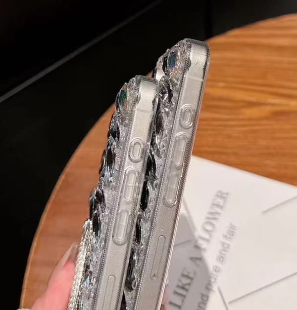 iPhone 16 Pro Max Skal - Handgjord Bling Rhinestone PC Telefonfodral Silvergrå blomma