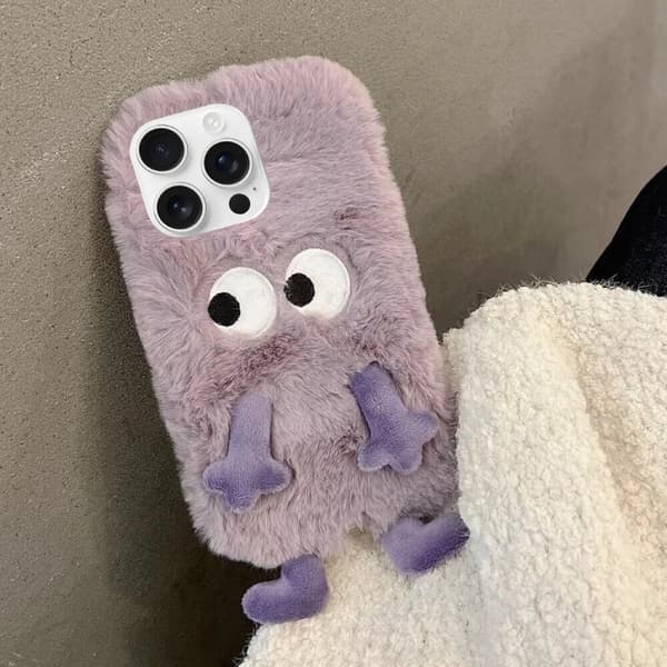 iPhone 16 Pro Söt Plush Squint Monster Skal
