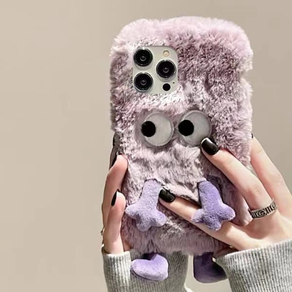 iPhone 16 Pro Söt Plush Squint Monster Skal