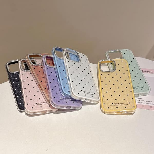 iPhone 16 Pro Glittrande Puderprickar Mönster Rhinestone Stort Hål Skal Gul