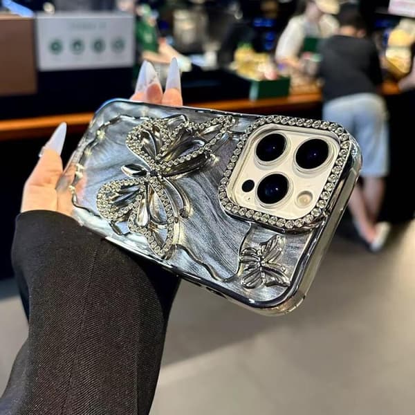 iPhone 18 Pro Max / iPhone 17 Pro Max Skal med Butterfly Elektroplätering och Epoxy Kartong Silver
