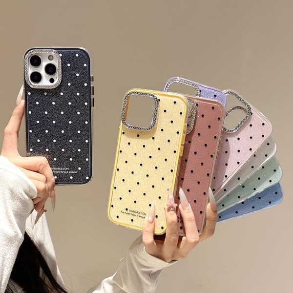 iPhone 16 Pro Max Glittrande Puderprickar Mönster Rhinestone Stort Hål Skal Gul