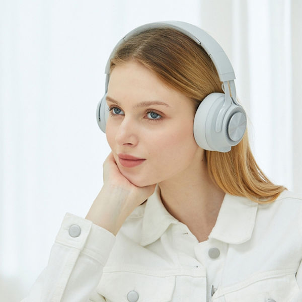 P1 Trådlösa Bluetooth 5.0 Stereo Mjuka Läder Öronmuffar Fällbara Headset Inbyggd Mikrofon för PC / Mobiltelefoner grå