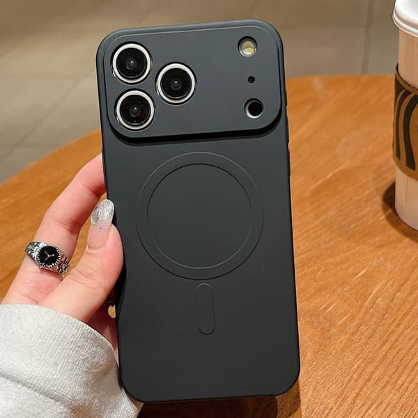 iPhone 18 Pro Max / iPhone 17 Pro Max Skal - Solid Färg av Flytande Silikon med MagSafe Magnet Svart