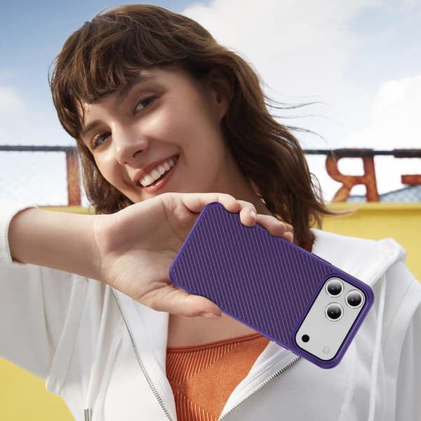 iPhone 18 Pro / iPhone 17 Pro Skal - kolfibertextur med akryl TPU-finish Purpur