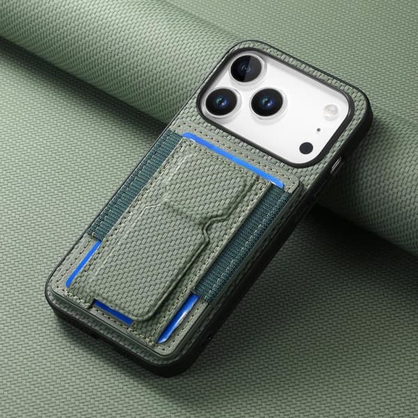 iPhone 18 Pro / iPhone 17 Pro Skal - Kolfiber med Fällbart Ställ och Elastisk Kortficka Grön