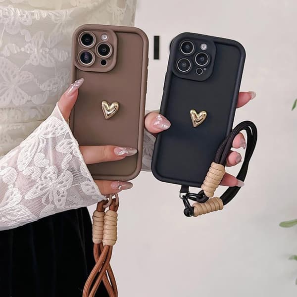 iPhone 16 Pro Max Solid Color 3D Kärlek TPU Skal med Lanyard Brun
