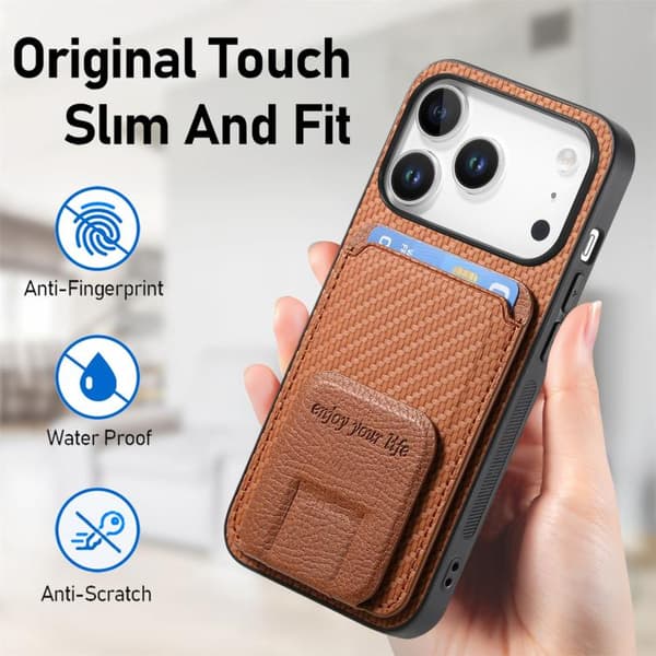 iPhone 18 Pro Max / iPhone 17 Pro Max Skal - Kolfiber med Kortficka och Fällbart Ställ Brun