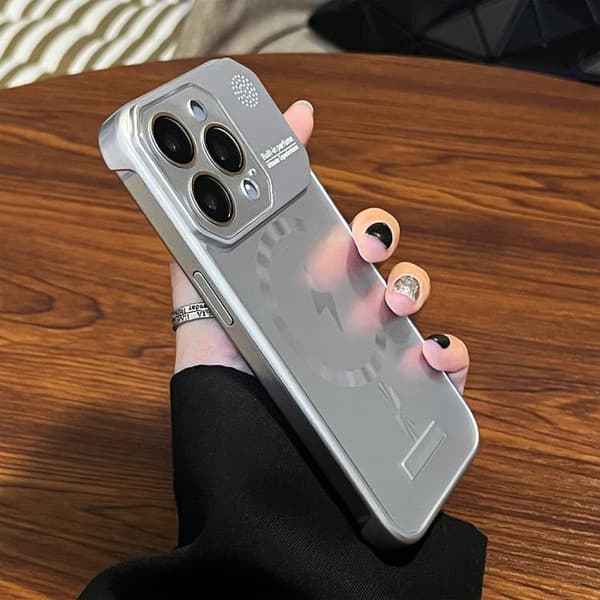 iPhone 16 Pro Max Frameless Aromaterapi MagSafe Magnetisk PC Skal Titan Silver