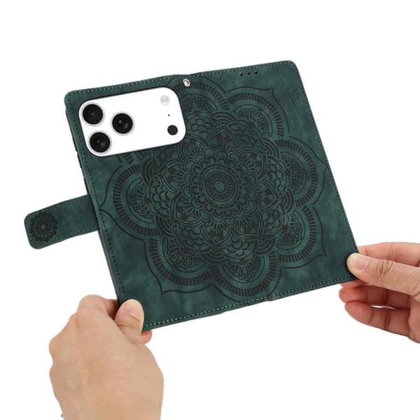 iPhone 18 Pro Max / iPhone 17 Pro Max Skal Läderfodral med Mandala Prägling - Retro Frostad Design Grön