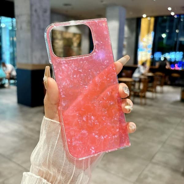 för Pixel 10 Pro Fällbar Skal med Pärlemorskalad Textur Röd