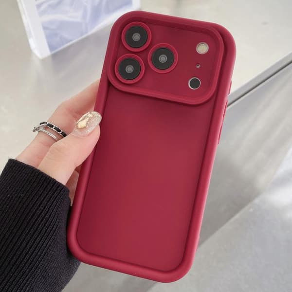 iPhone 18 Pro Max / iPhone 17 Pro Max Shockproof Skal med Frostad Yta och Precisa Hål Vinrött