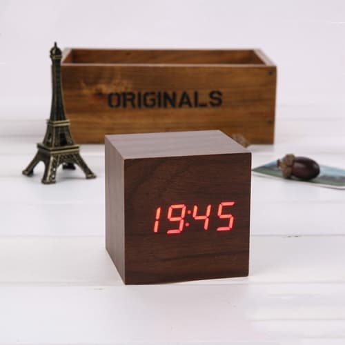 Flerfärgad ljudkontroll träklocka modern digital LED skrivbordsalarmklocka termometer timer rött trä
