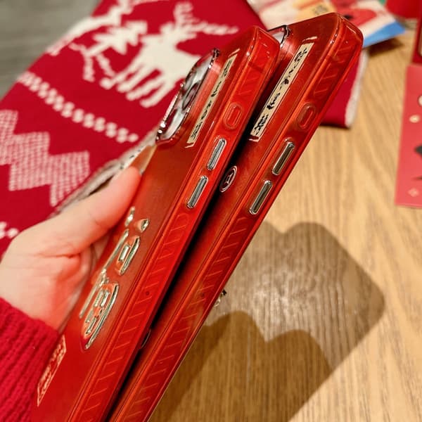 iPhone 16 Pro Skal med Nyårsdesign 3D Guldstämpling IMD Lycka till