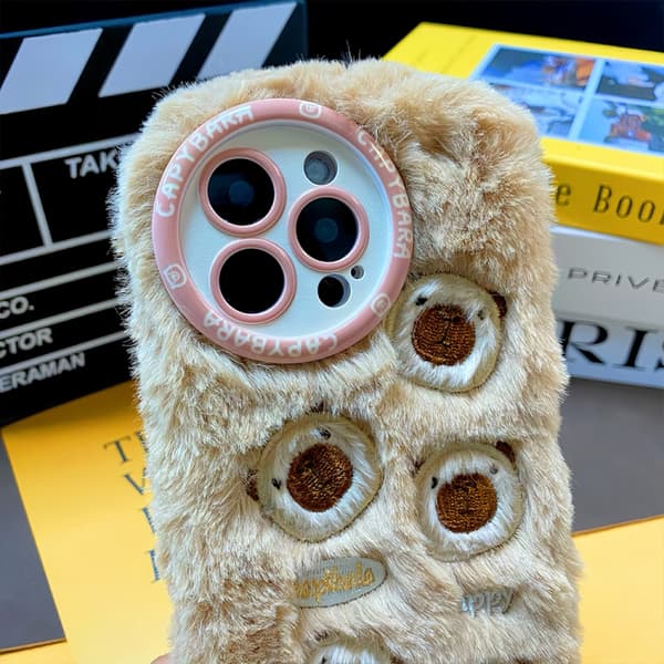 iPhone 16 Pro Max Bär Plush Silikon Skal Beige