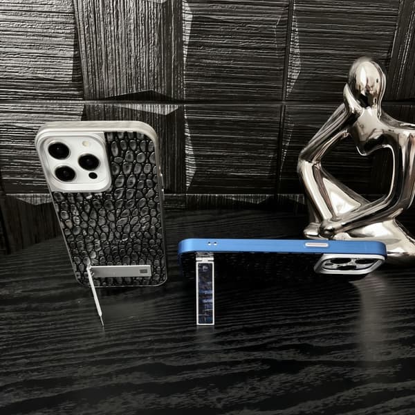 iPhone 16 Pro Max Pebble Mönster PU MagSafe Skal med Hållare Mörkgrön