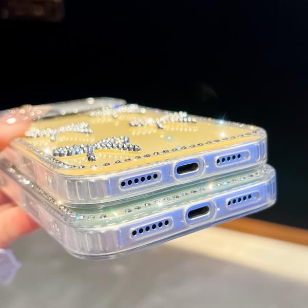 iPhone 18 Pro Max / iPhone 17 Pro Max Skal med Diamant Glittrande Bowsnöre och Fyrhörnsskydd Vit