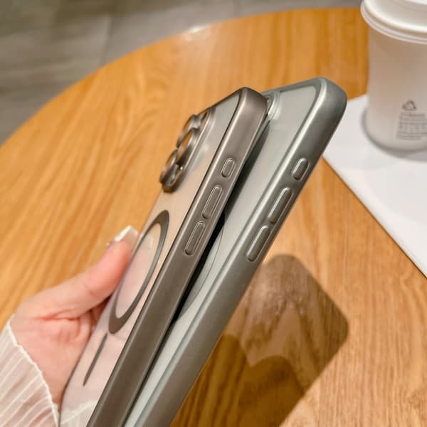 iPhone 16 Pro Max MagSafe Magnetisk Frostad TPU Skal Silver