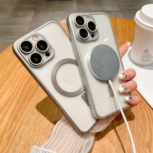 iPhone 16 Pro Max MagSafe Magnetisk Frostad TPU Skal Silver