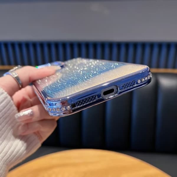 iPhone 16 Pro Skal med Diamant Vattenvåg Gradient Glitter Svart