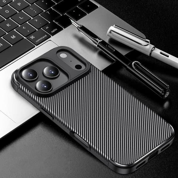 iPhone 18 Pro Max / iPhone 17 Pro Max Skal - kolfibertextur, stöttålig TPU