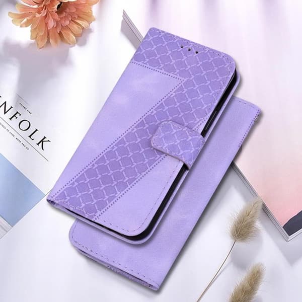 iPhone 18 Pro Max / iPhone 17 Pro Max Skal läderfodral med sju-formad präglad design Purpur