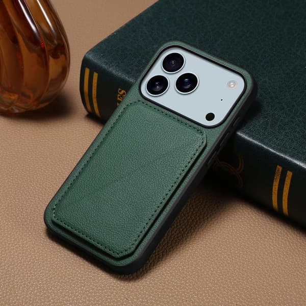 iPhone 18 Pro Max / iPhone 17 Pro Max Skal med D04 Kalvskinnsstruktur och Dubbel Kortfack Grön