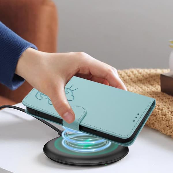 iPhone 18 Pro / iPhone 17 Pro Skal läderfodral med präglat hjärta och kattdesign samt handrem Mintgrön