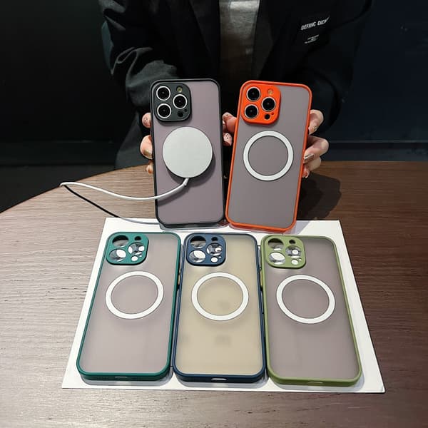 iPhone 18 Pro Max / iPhone 17 Pro Max Hawkeye Skin Feel MagSafe Skal Armégrön