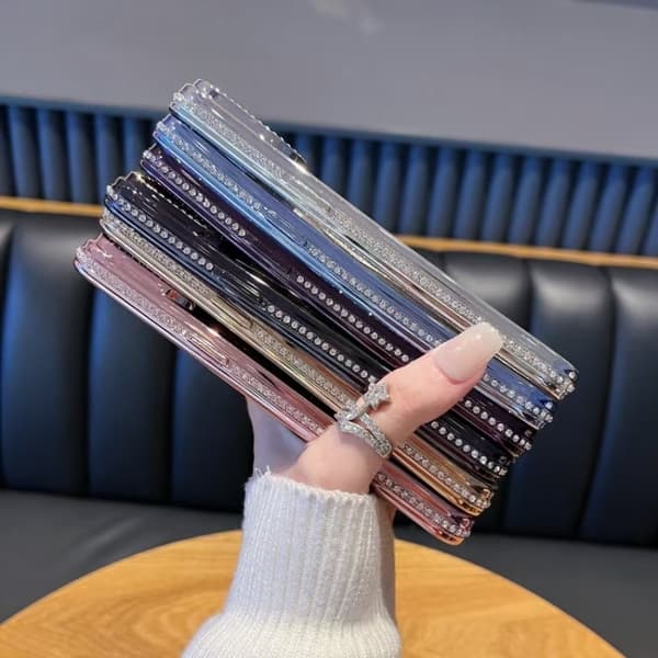 iPhone 16 Pro Max Skal med Diamant Vattenvåg Gradient Glitter Svart