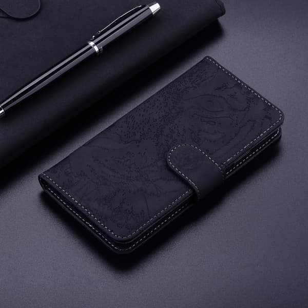 iPhone 16 Pro Max Tiger Embossing Pattern Fodral - Elegant och Slitstark Skal Läder Svart