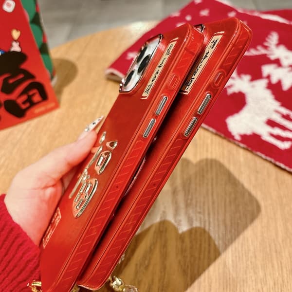 iPhone 16 Pro Skal med Nyårsdesign, 3D Guldstämpling och Kristallkedja Förmögenhet