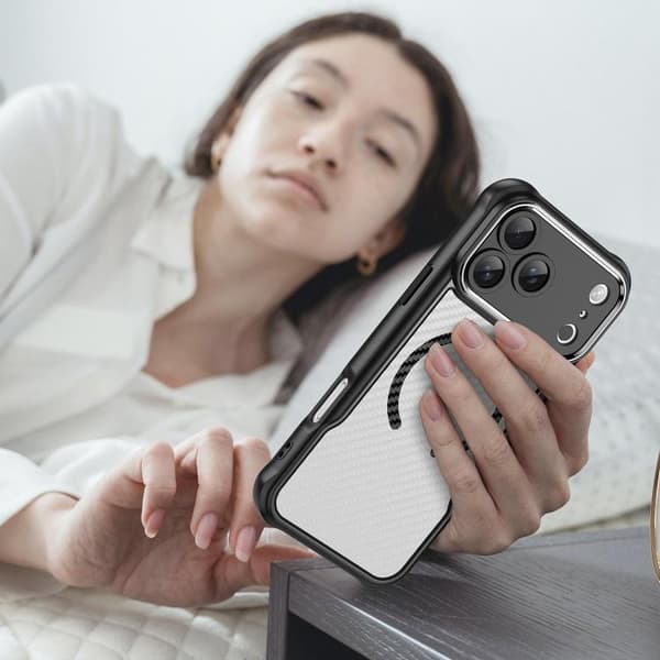iPhone 18 Pro Max / iPhone 17 Pro Max Skal - kolfibertextur med MagSafe, genomskinlig Svart