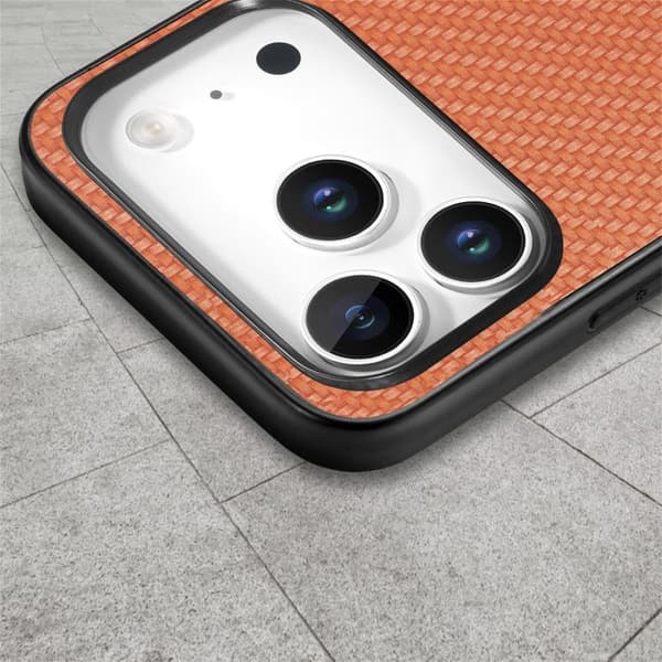 iPhone 18 Pro Max / iPhone 17 Pro Max Skal - kolfibertextur och läder Brun