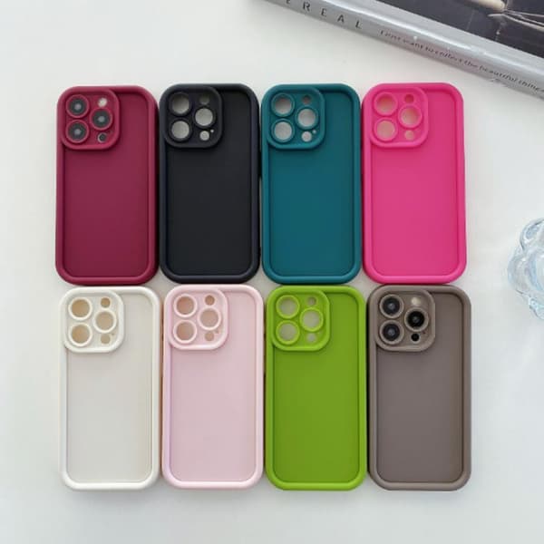 iPhone 18 Pro Max / iPhone 17 Pro Max Shockproof Skal med Frostad Yta och Precisa Hål Vit