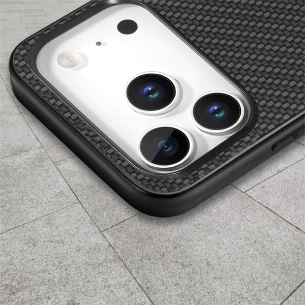 iPhone 18 Pro Max / iPhone 17 Pro Max Skal - kolfibertextur och läder Svart
