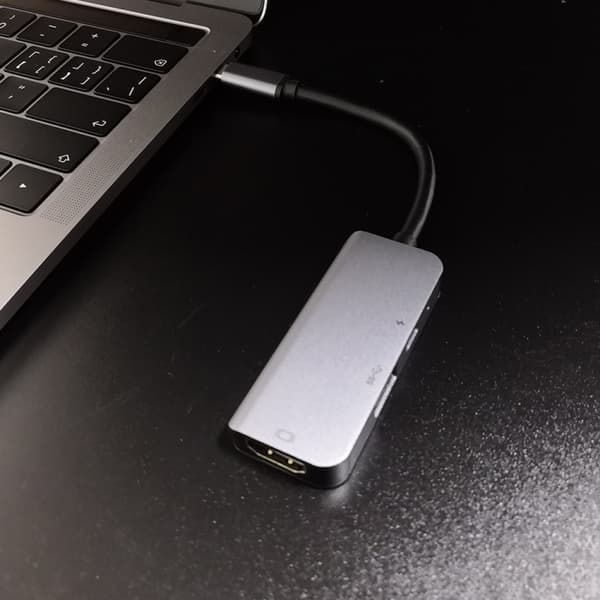 3-i-1 Multifunktionell USB-C / Typ-C till PD USB-C / Typ-C + Micro USB + HDTV Hub Dockningsstation