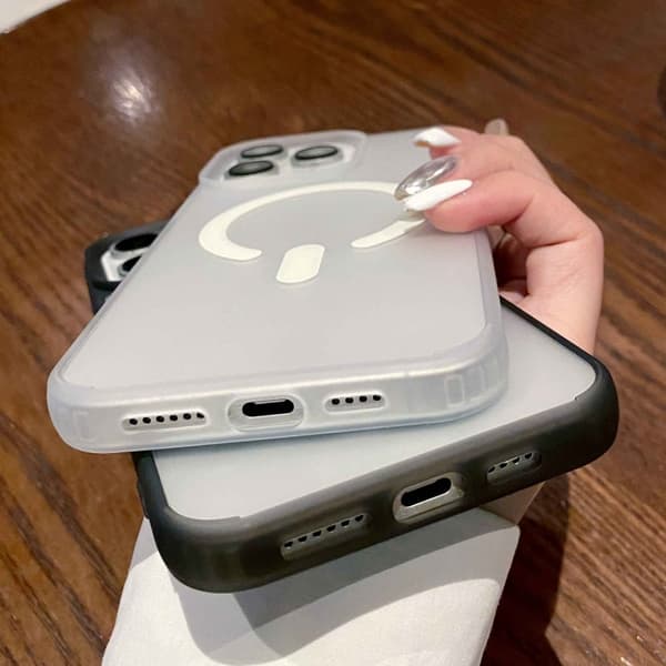 iPhone 18 Pro Max / iPhone 17 Pro Max Skal med Dubbel-Sidig Frostad MagSafe Transparent Design Vit