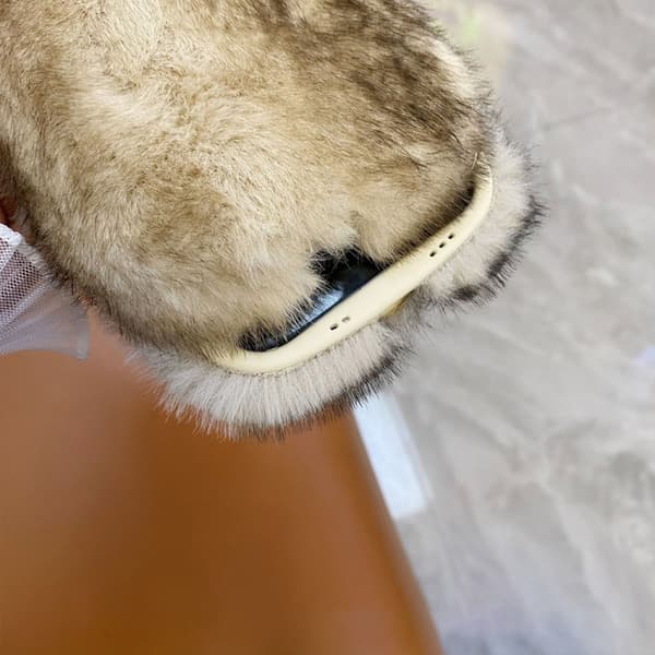 iPhone 16 Pro Skal Silikon med Fullt Stötskydd och Plysch Brun