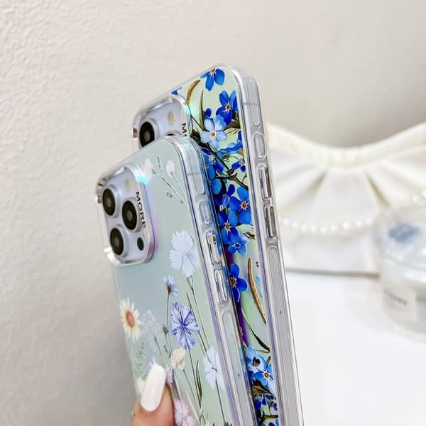 iPhone 16 Pro Max Skal med Elektroplätering och Laserblomma samt Handledsrem Blomma AH6