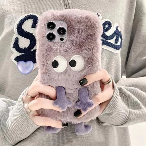 iPhone 16 Pro Söt Plush Squint Monster Skal