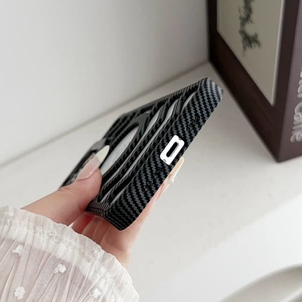 iPhone 16 Pro Max Skal med Gränslös Kolfiber Linsskydd och MagSafe Grå