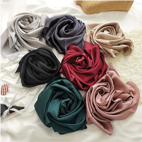 Sjal for kvinner, silke, lyse farger black and white camellia