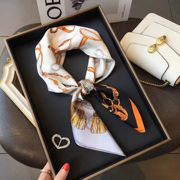 Sjal for kvinner, silke, lyse farger Orange horseshoe buckle