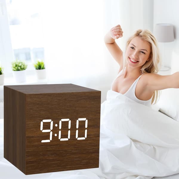 Digital väckarklocka sängbord, digital träväckarklocka, mini kub tyst trä digital väckarklocka för sovrum