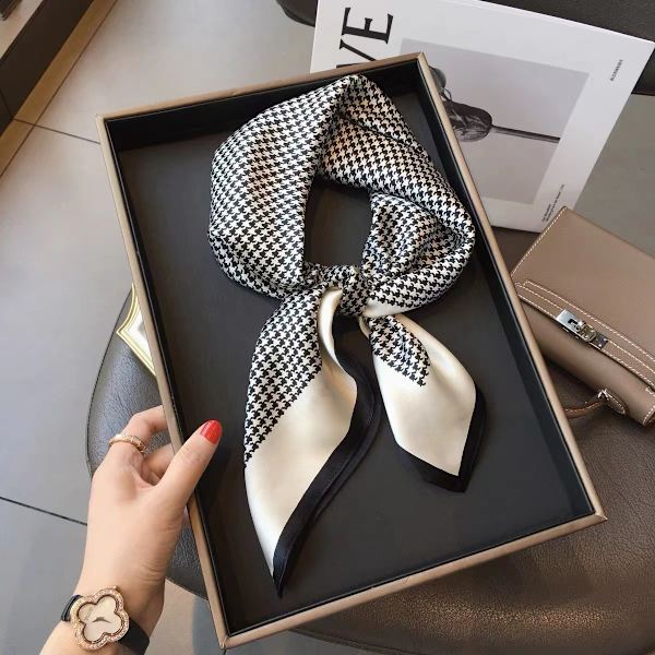 Sjal for kvinner, silke, lyse farger Houndstooth black