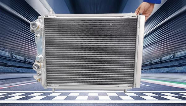 Lancia Delta HF Integrale Aluminiumkøler, Præcisionspasform, Optimal Køleeffektivitet, Holdbar Konstruktion